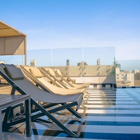 ホテル Faranda Collection Barranquilla, A Member Of Radisson Individuals バランキージャ エクステリア 写真 Rooftop pool at the hotel