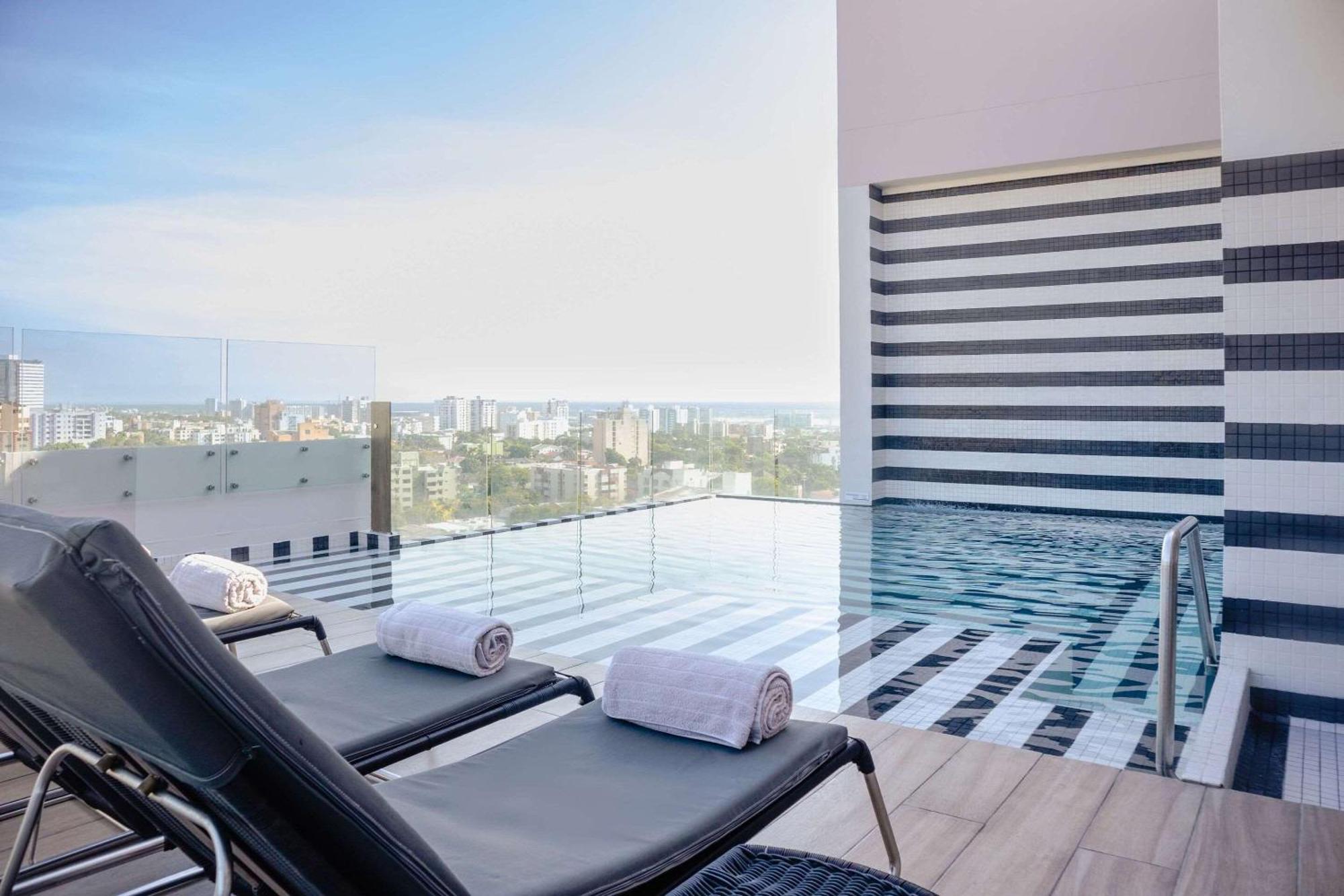 ホテル Faranda Collection Barranquilla, A Member Of Radisson Individuals バランキージャ エクステリア 写真 Rooftop pool